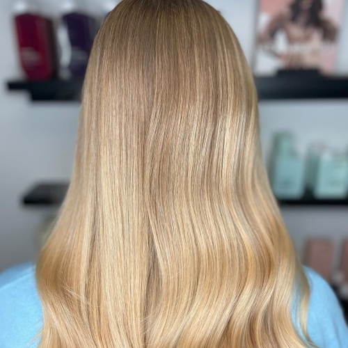 Balayage i lyst hår af Salon Flottenheimer i Dalum i Odense